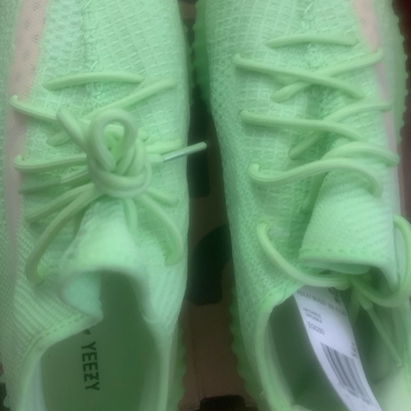 Yeezy Boost 350 V2 "GLOW" - Picture 6 of 7
